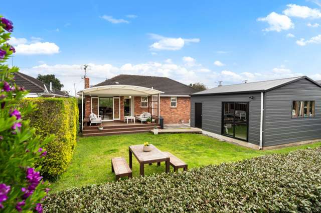 Family Friendly 1960s Brick & Tile Beauty