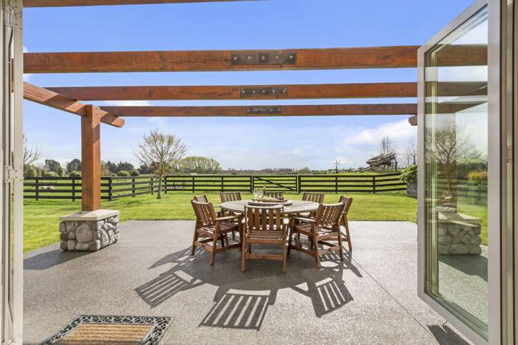 3 Old Windsor Lane Bottle Lake_7