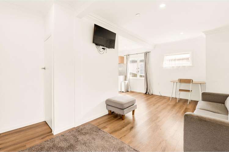 9 Ruihi Street Victoria_16