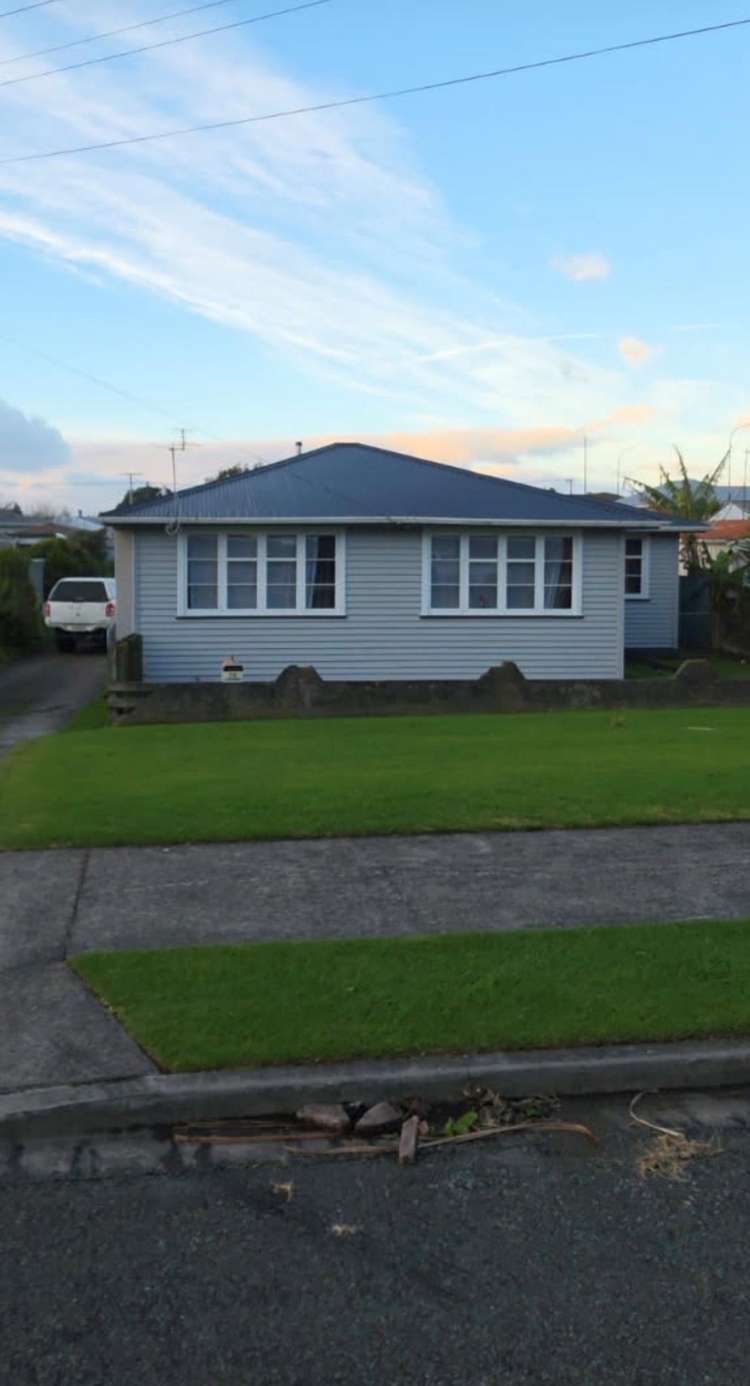 76 Strange Street Waitara_0