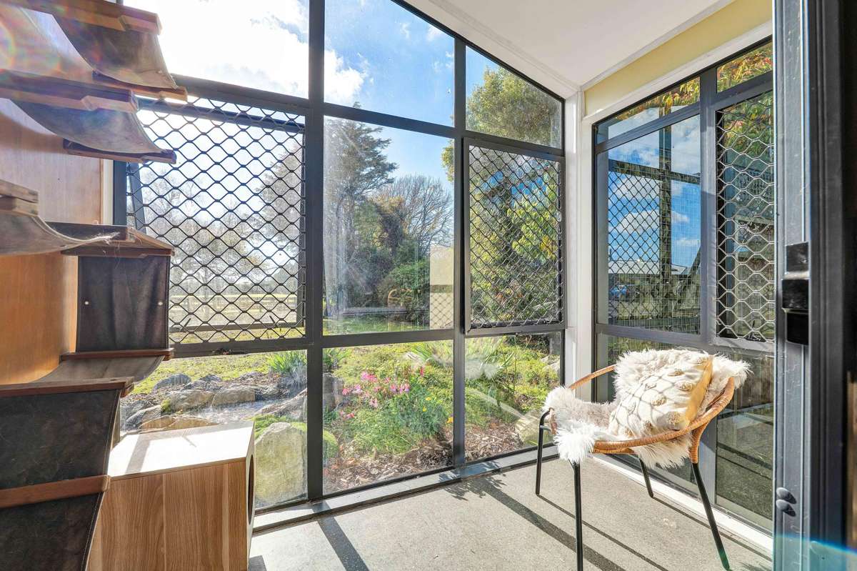 1384 Egmont Road_2