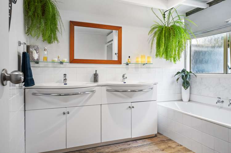 24 Hedge Row Sunnyhills_16