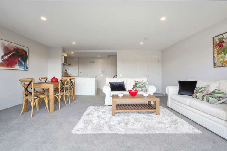 2a/1c Queen Mary Avenue Epsom_5