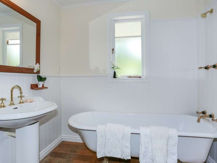 585 Monument Road Clevedon_10