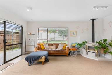 1/11 Longreach Drive_3