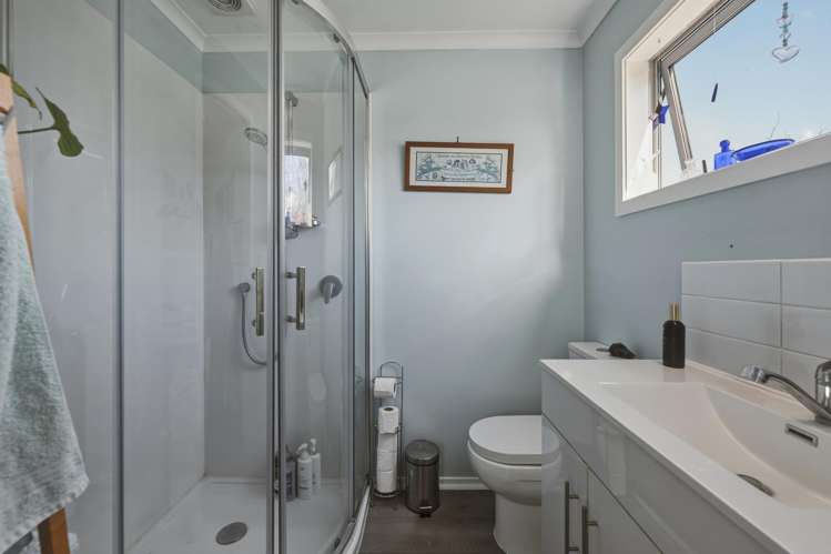 6 Leslie Street Central_20