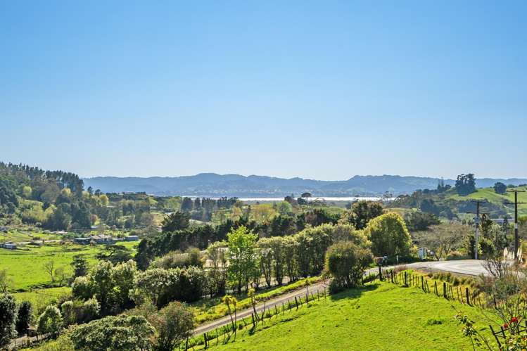 68 Valley View Road Otaika_23