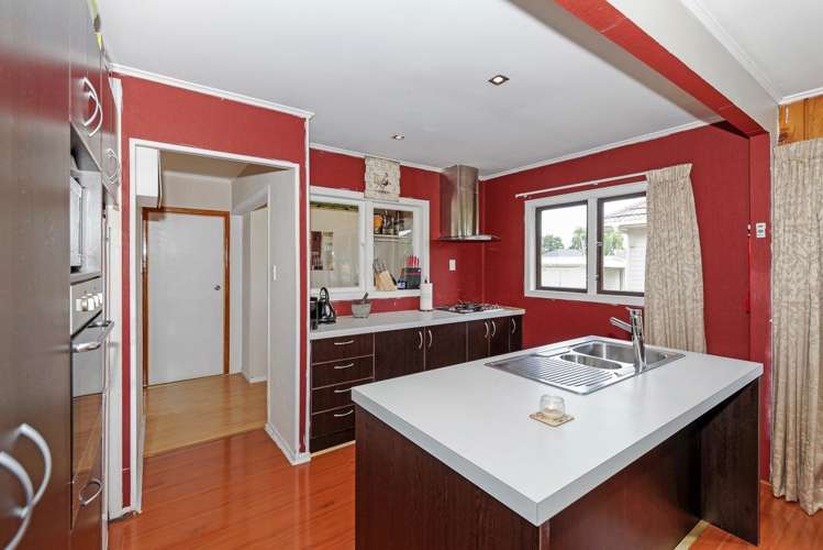 75 Roberts Road Te Atatu South_6