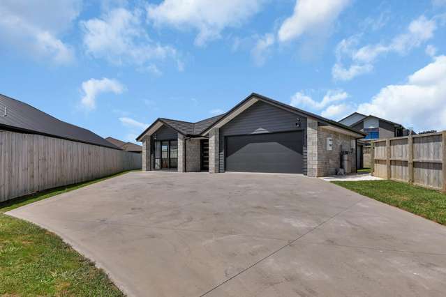 Must View - Luxury Living!