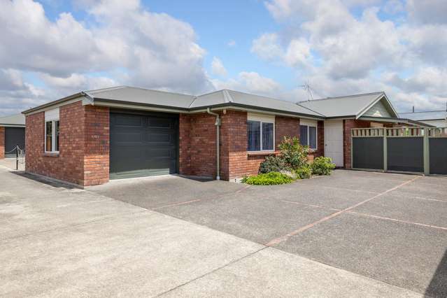 Prime Kuripuni Location - Brick Townhouse