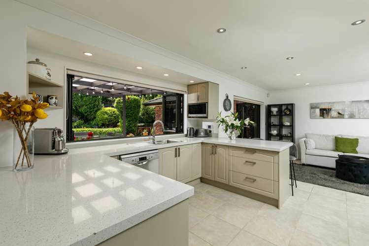 3 Admirals Court Drive Greenhithe_3