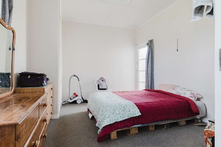 2/1 Kimbolton Road Feilding_4