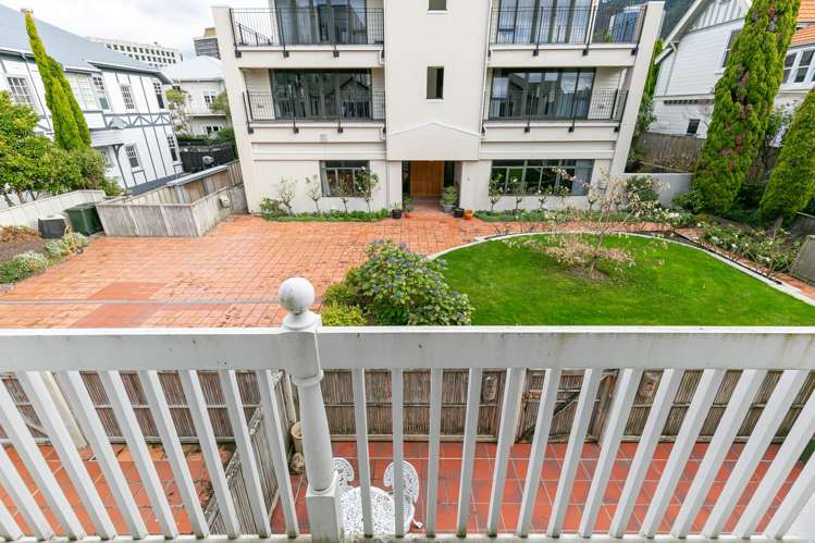 14/28 Hobson Street Thorndon_4
