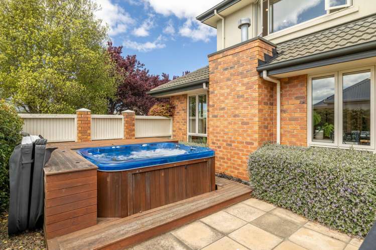 8 Napoleon Close Harewood_20