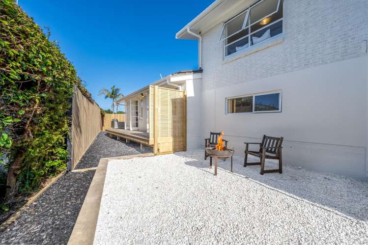 75 Marine Parade Mellons Bay_27
