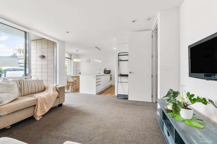 13 Bickerton Way Flat Bush_5