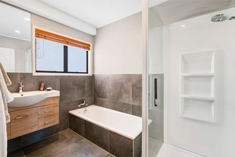 24 Halldene Terrace Red Beach_20