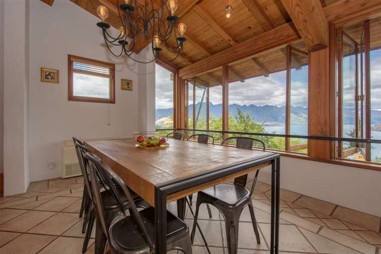 143 Wynyard Crescent Fernhill/Sunshine Bay_35