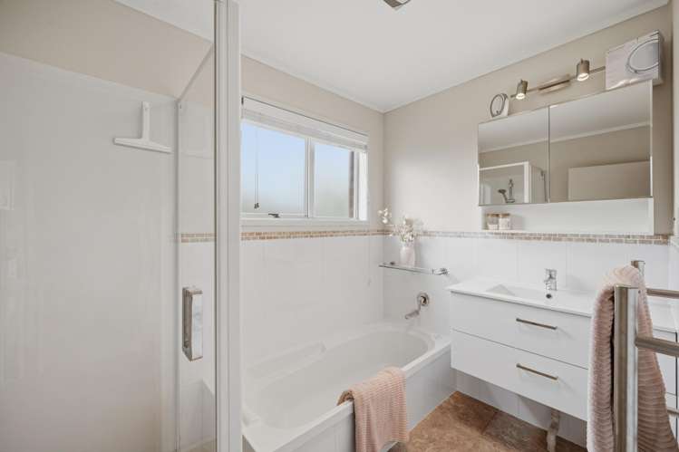 2/3 Bronwyn Place Torbay_16
