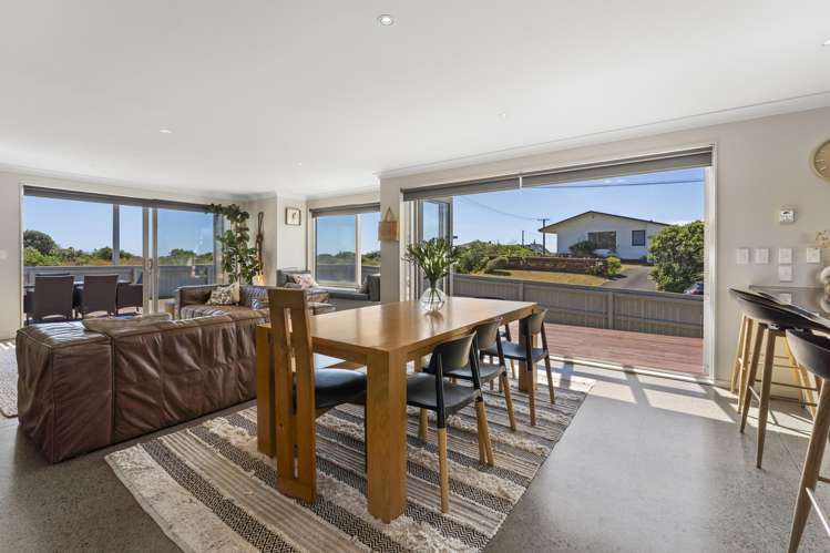 2 Kowhai Street Otaki Beach_9