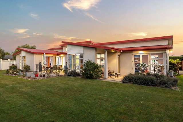 Big Land. Big Home. Even Bigger Garaging!