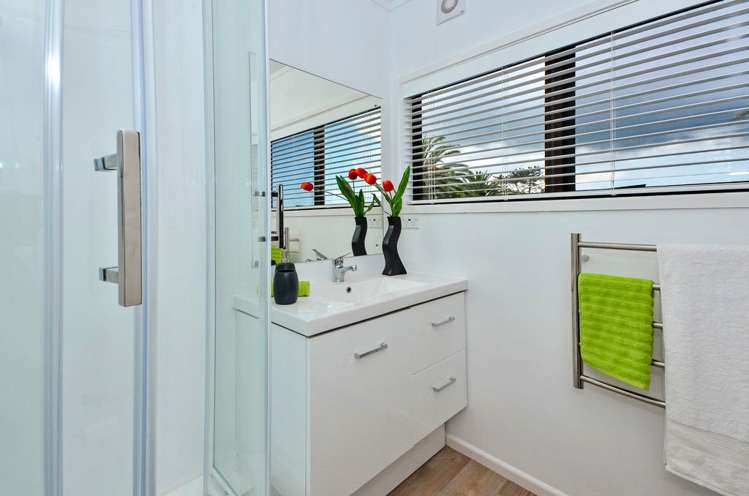 16 Durey Road Dairy Flat_11