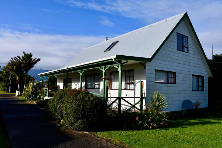 27 Wharf Road Karamea_16