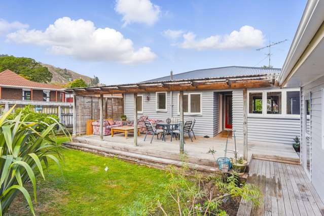 Versatile living on full-sized section