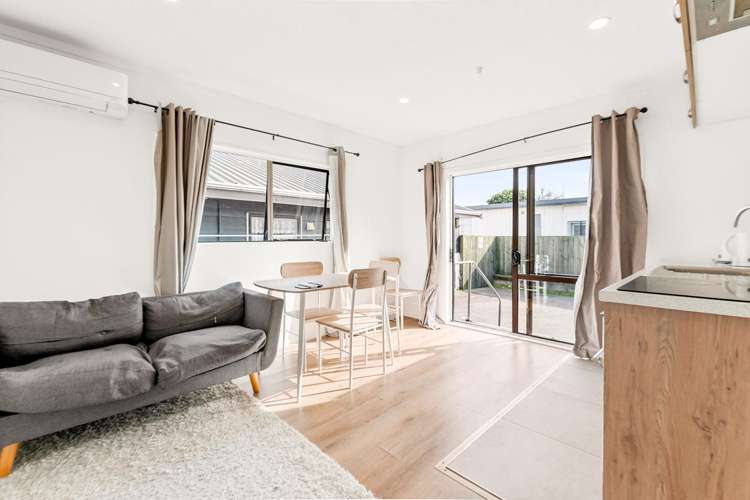 9 Ruihi Street Victoria_11