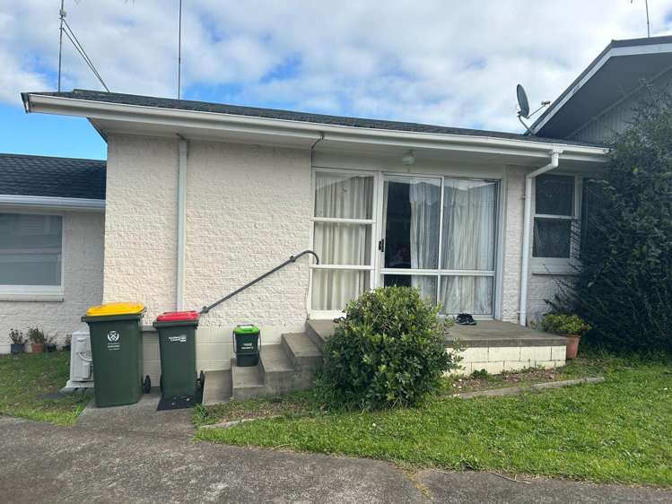 2/15 Hillside Road_0