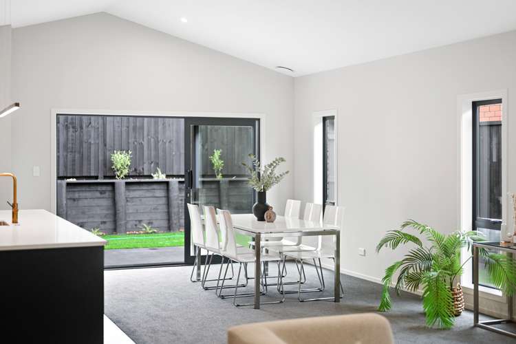 35 Earp Crescent Chartwell_16