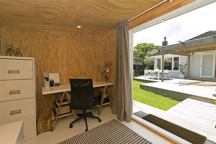 1/13 Essex Street Te Atatu South_2