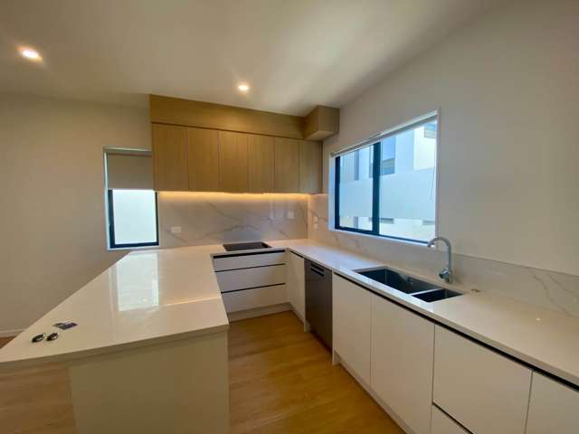 4/2 The Boulevard Sunnyhills_4