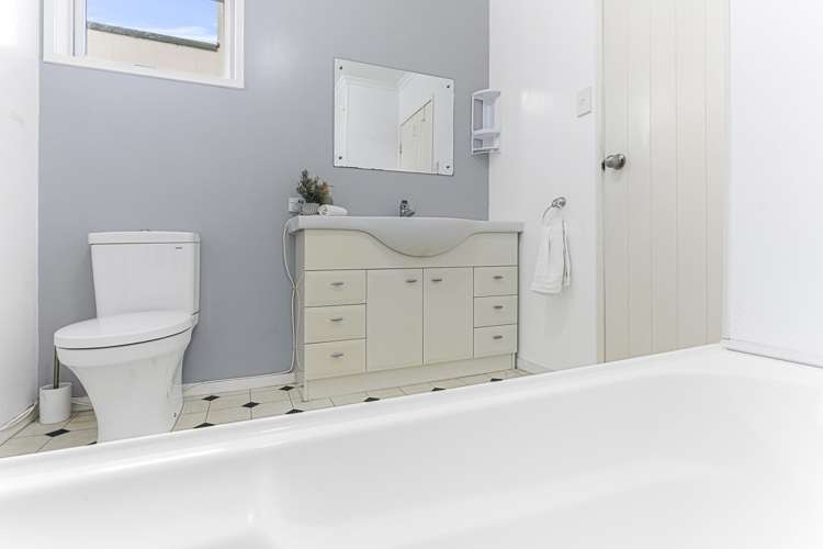 1 La Salle Drive Westown_9