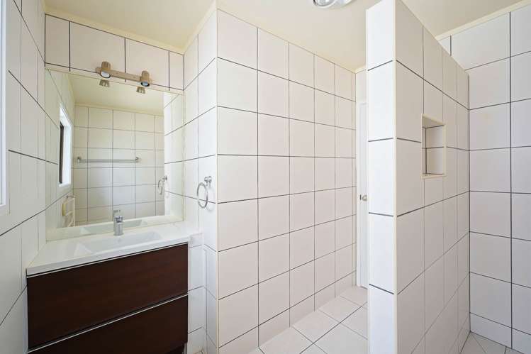 14 Montressor Place Mellons Bay_15