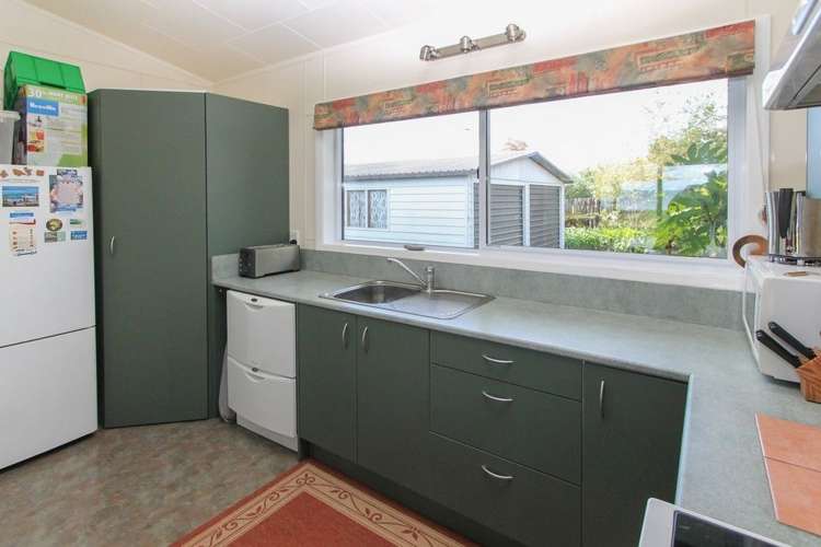 7 Cooper Avenue Holdens Bay_16