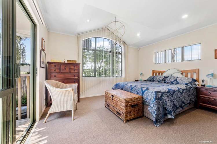 18 Lasque Place Glen Eden_11