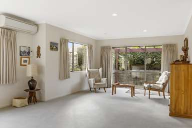 35 Lakeridge Close_1