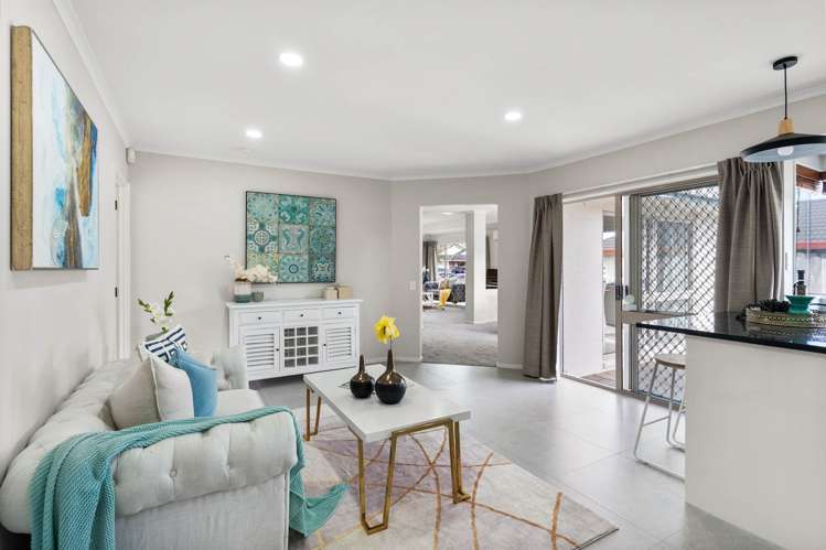 11 Headcorn Place Botany Downs_2