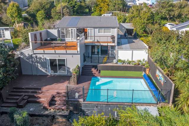 Spacious Family Home with a Pool