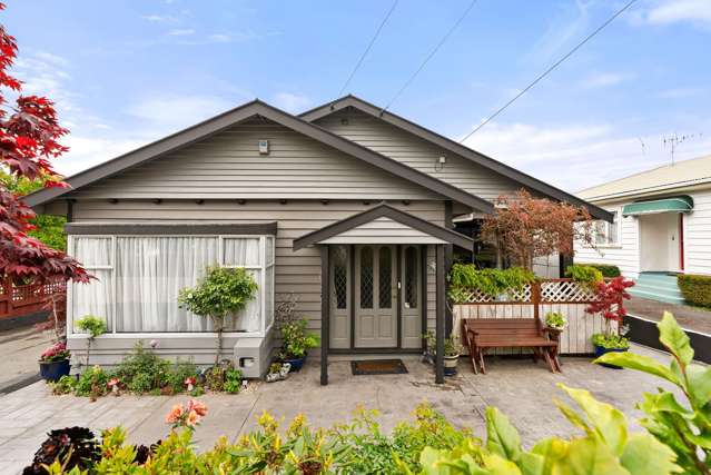 Spacious 4 Bedroom Family Home in Boulcott