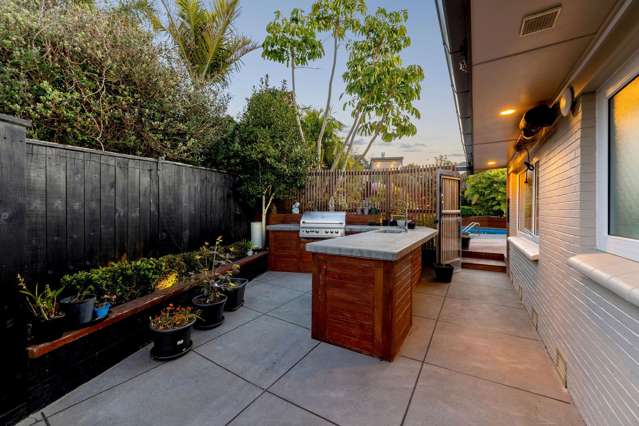 10 Charles Dickens Drive Mellons Bay_2