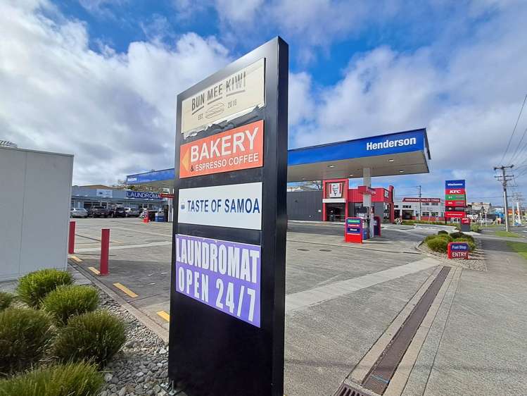 Unit 2/24 Henderson Valley Road_0
