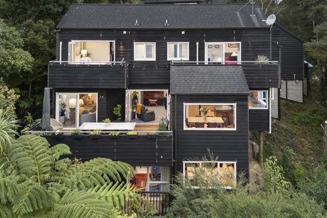 Transformed treetop family retreat
