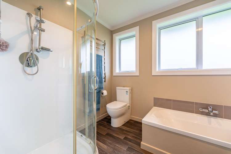 46 Pages Road Marchwiel_11