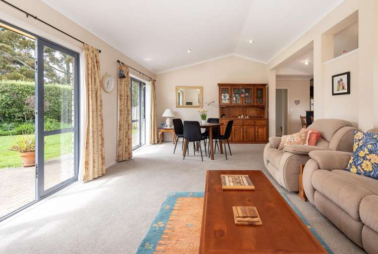 93 Burswood Drive Pakuranga Heights_1