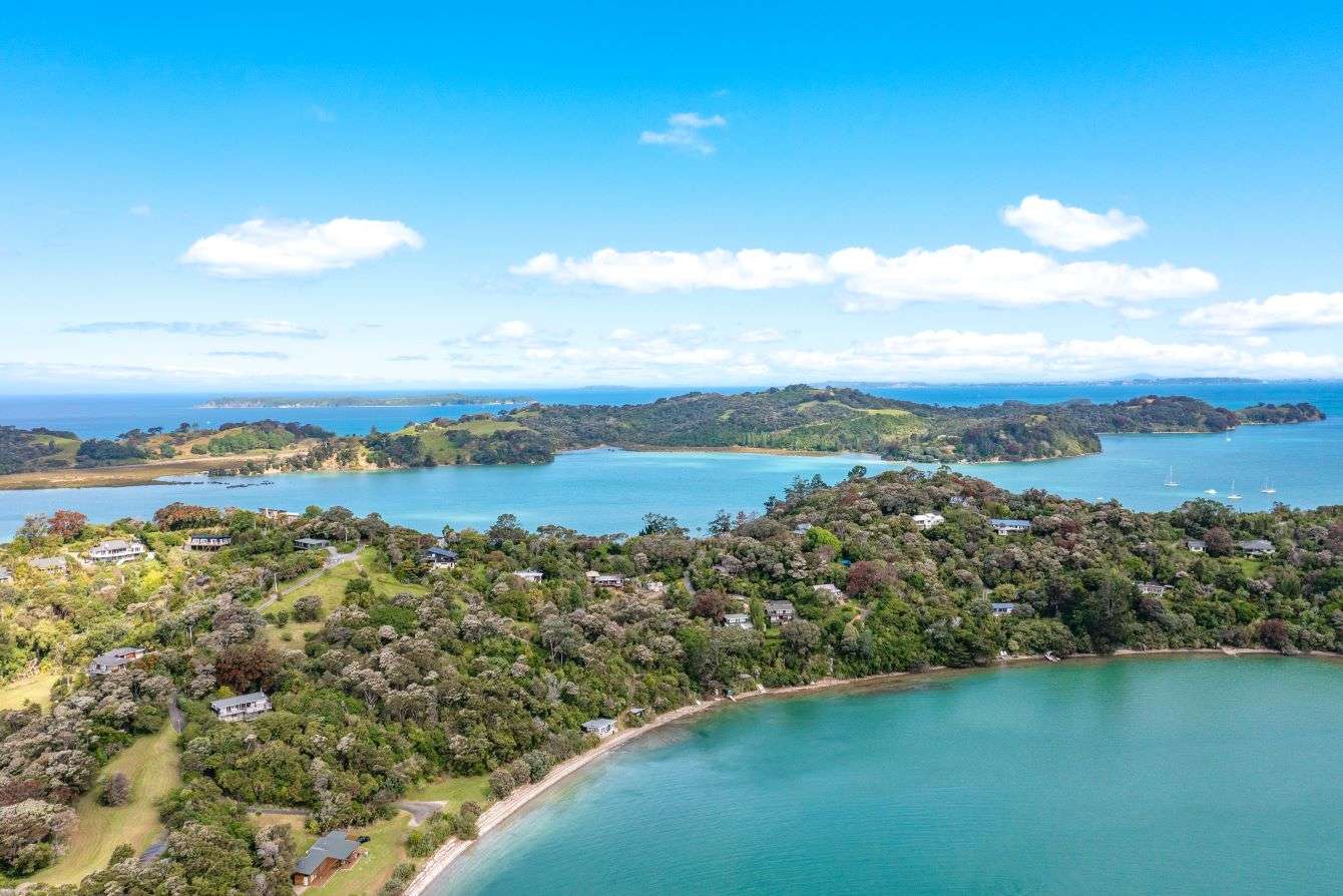 71 Ridge Road in Scotts Landing, Mahurangi East, Rodney