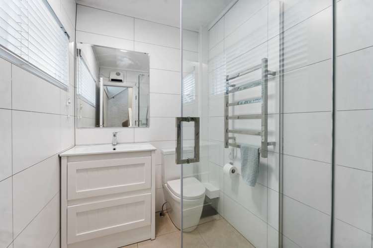 1E/2 Weranui Road Waiwera_16