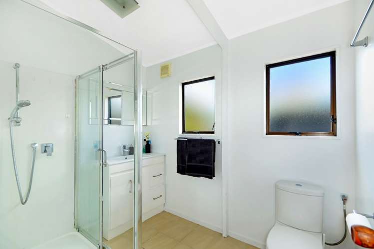 2/180 Henderson Valley Road Henderson_12