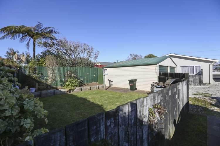 46 Blake Street Waitara_16